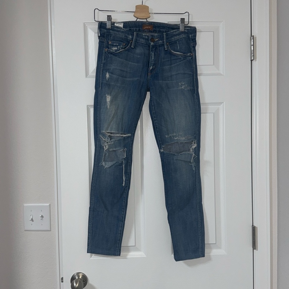 Distressed mother jeans so cute!
